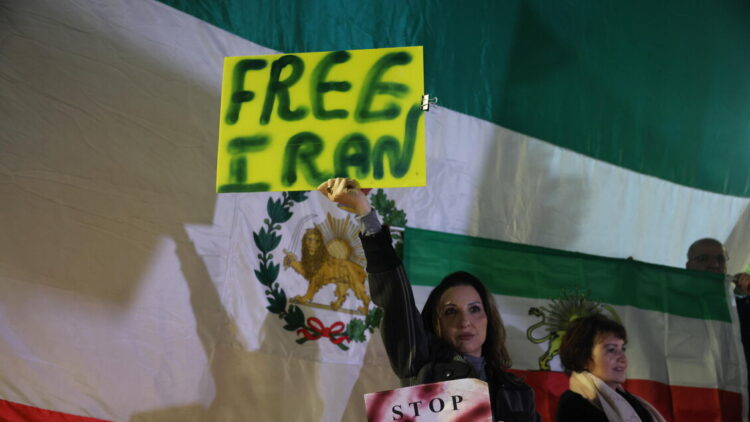 In quattromila al corteo di Milano contro il regime degli Ayatollah in Iran
