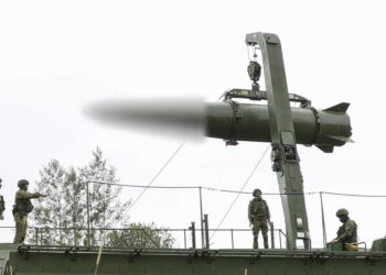 Artificieri neutralizzano a Kiev la testata di un missile Iskander