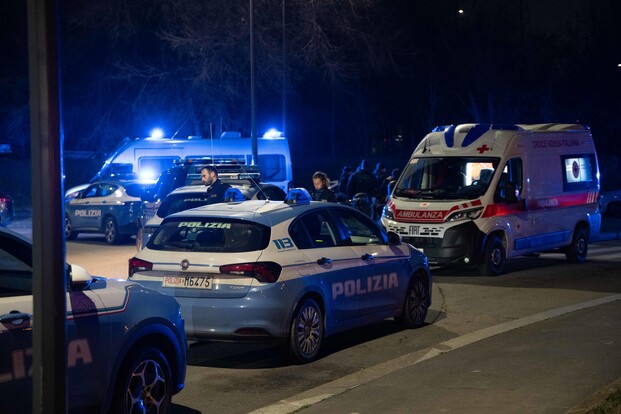 Indagato per omicidio volontario il poliziotto che ha sparato a Milano