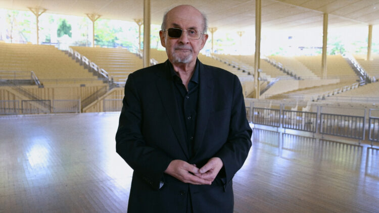 Salman Rushdie, l’Ice un esercito privato di gangster e delinquenti