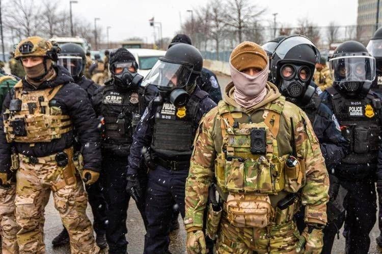 Scontri a Minneapolis, svolta di Trump: manda via Bovino e i suoi agenti