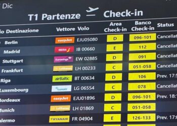 Sindacati, domani sciopero di 24 ore nel settore aereo