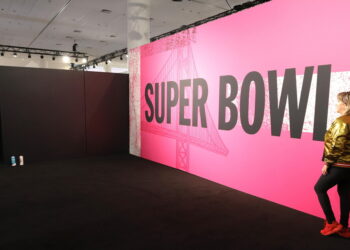 Al Super Bowl spot generato solo con l’IA, rischio compensi per le star