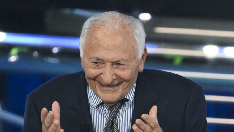 A Mogol il premio alla carriera, standing ovation all’Ariston