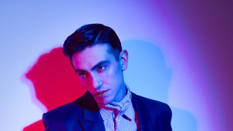 Michele Bravi, canto l’inadeguatezza e l’amore finito come in un film