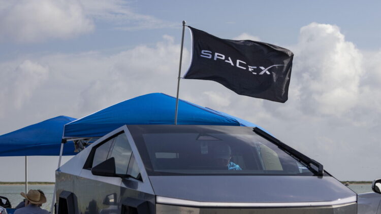 Musk fonde xAI in SpaceX per data center nello spazio