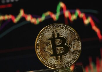Bitcoin affonda dopo nomina di Warsh, da ‘oro digitale’ a nuovo rischio