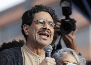 Colombia, il Consiglio elettorale esclude Iván Cepeda dalle primarie della sinistra