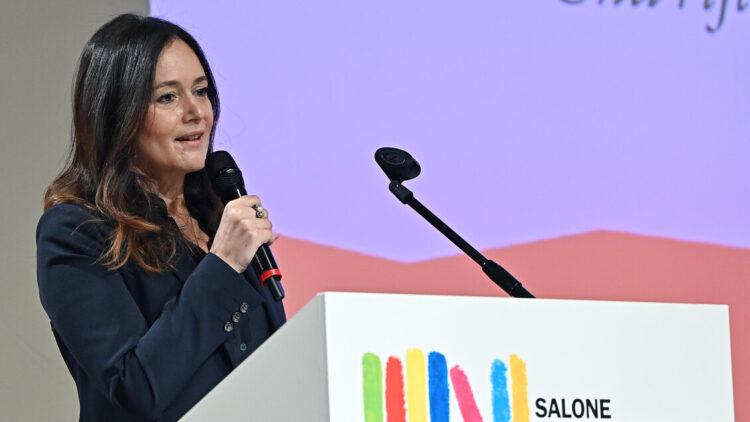 ‘Adotta uno scrittore, una scrittrice’ varca i confini italiani