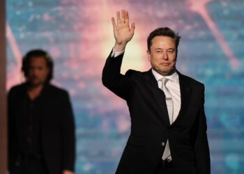 Musk rivoluziona il suo impero, maxi-fusione fra SpaceX a xAI