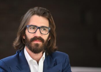 Del Vecchio pronto a comprare il 25% di Delfin, un’operazione da 14 miliardi di euro