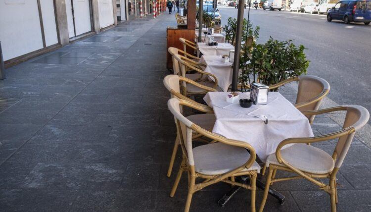 Bollette luce e gas di negozi e ristorante, fino a +70%: 10mila euro al mese