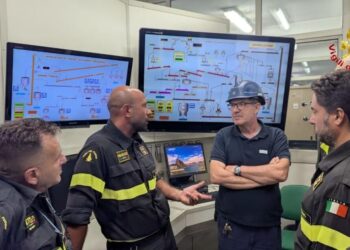 Crolla palazzina disabitata a Licata, si cerca un uomo