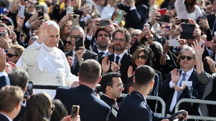 Il Papa ai giovani, ‘fate tacere il frastuono delle chat e dei reel’ 