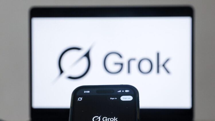 Tre ragazze fanno causa a Grok negli Usa per immagini pornografiche