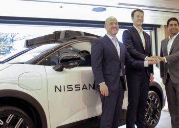 Robotaxi: Nissan, Uber e Wayve testano guida autonoma a Tokyo