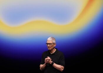 Tim Cook celebra i 50 anni Apple e il ‘Think different’ che ha riscritto il futuro