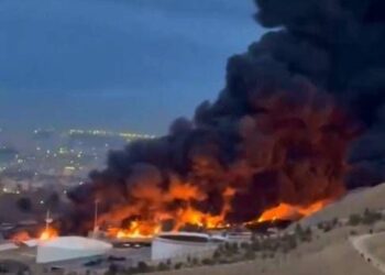 Iran, prezzo del petrolio supera 100 dollari. Trump si arrabbia con Israele per attacchi