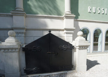 Caos sulla Russia alla Biennale, Giuli sfiducia la rappresentante del MiC, lei resiste