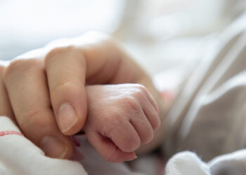 Il sonno sicuro protegge lo sviluppo del neonato e protegge da morti improvvise