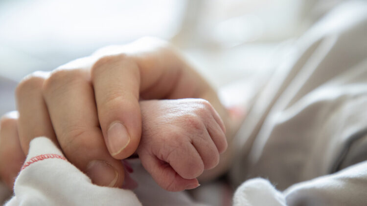 Il sonno sicuro protegge lo sviluppo del neonato e protegge da morti improvvise