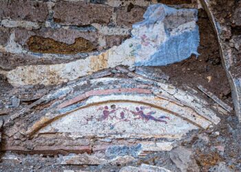 Roma, scoperta area funeraria con tombe decorate nella Necropoli Ostiense