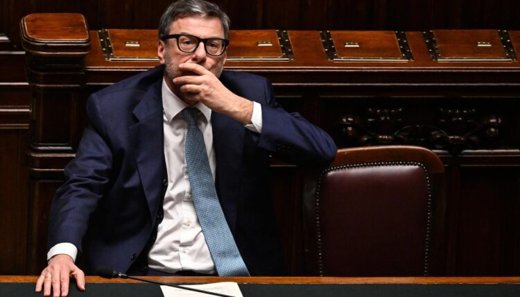 Cambia la legge di Bilancio 2026, tassa sui pacchi rinviata: novità su Iva e imprese