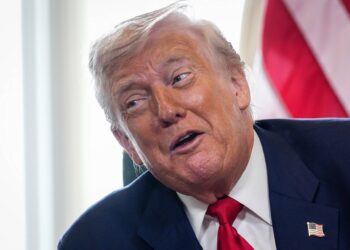 Trump: “Mi hanno detto che Mojtaba Khamenei è gay”