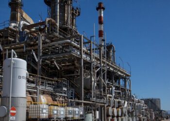 Corsa al ribasso per il petrolio, perde il 18% e scende sotto i 100 dollari al barile