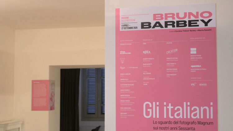 Si apre a Villa Mussolini a Riccione, la mostra ‘Bruno Barbey. Gli italiani’