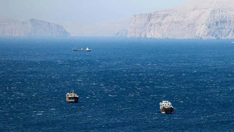 Media Iran, ‘Hormuz completamente chiuso, navi costrette a tornare indietro’