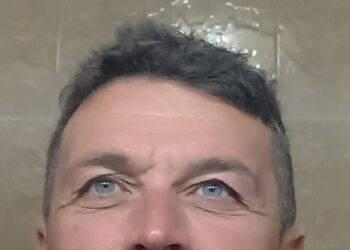 Muore davanti al figlio, fermati due giovani