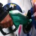 Benzina e diesel costano 150 milioni di euro in più a settimana, lo Stato ne incassa 61