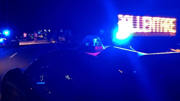 Scende dalla macchina in panne, 43enne travolto e ucciso da un’auto