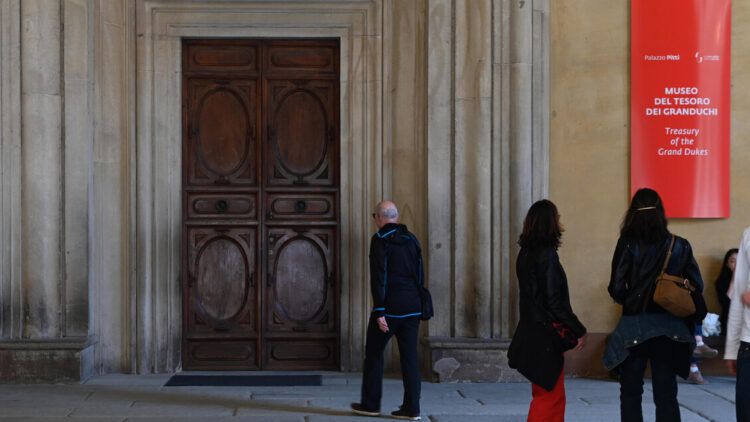 Uffizi sotto ricatto hacker, opere nei caveau e porte murate