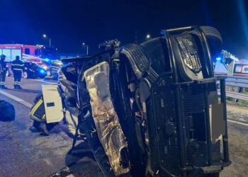 Auto dei carabinieri tamponata, feriti due militari