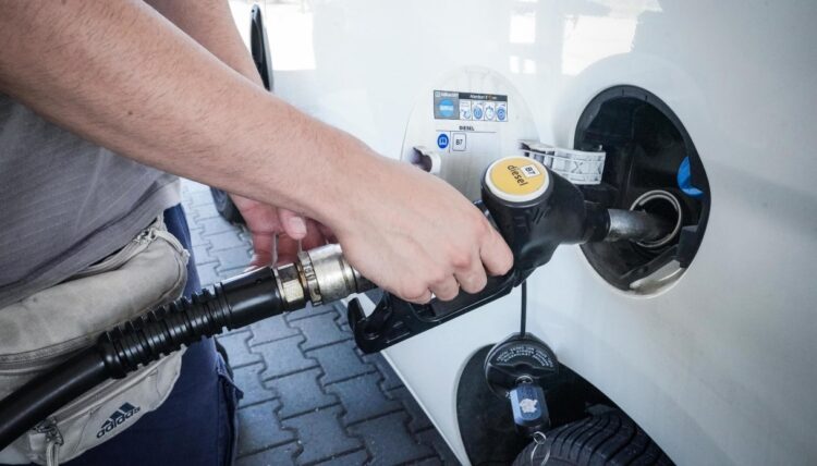 Carburanti, gli extra guadagni fanno ricche le compagnie: +88 milioni a settimana