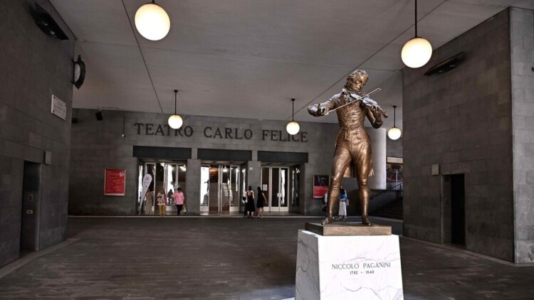 Carlo Felice Genova, esposto in Procura per i quattro allestimenti supervalutati