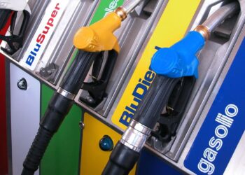 Gasolio oltre i 2,15 euro, record storico in Italia e continuano gli aumenti