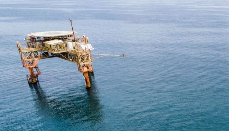 Eni scopre un maxi giacimento in Indonesia, 140 miliardi di metri cubi di gas: cosa cambia