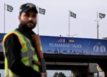 Iran, Bremmer: “Il negoziato di Islamabad è costruito sulla sabbia”