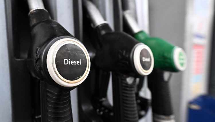 Caro carburanti a Pasqua, stangata da 1,3 miliardi di euro per chi si sposta in auto