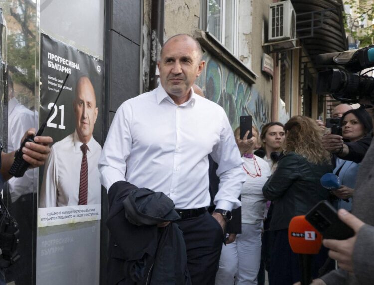 Bulgaria, exit poll: Radev vince le elezioni con 38% voti