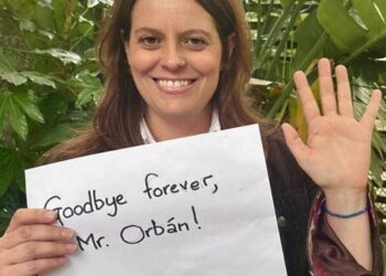 Ungheria, Orban perde le elezioni e Ilaria Salis festeggia: “Addio”