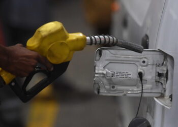 A Milano la benzina vola oltre i 2,6 euro. ‘A luglio e agosto stangata da 10,8 miliardi’