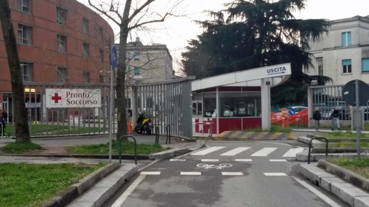 Si ‘rompe’ l’aorta, donna incinta operata con il bimbo in utero