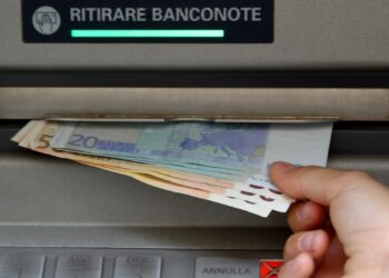 Soldi sul conto corrente, gli italiani ne tengono meno di quanto si pensi: agli ultimi posti in Europa