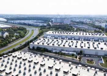 Effetto IA sull’ambiente, salgono le emissioni di Microsoft, recupero idrico per Google