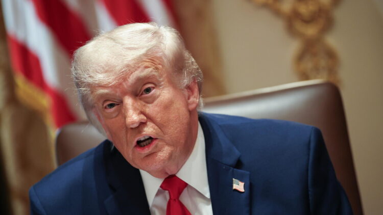Trump, ‘abbiamo colpito duramente l’Iran in onore dei soldati caduti’