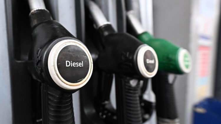 Governo al lavoro sui carburanti, allo studio anche accise mobili